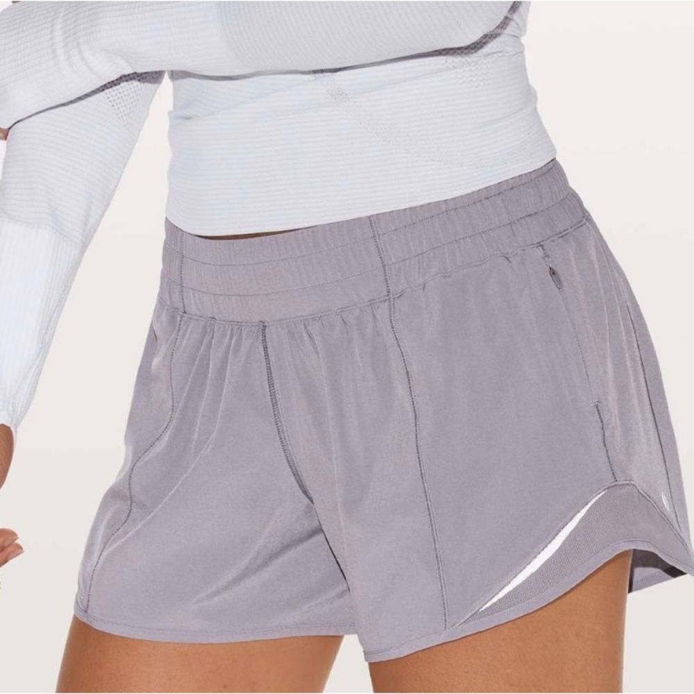 Lululemon Hotty Hot 4” Low Rise Lined Shorts